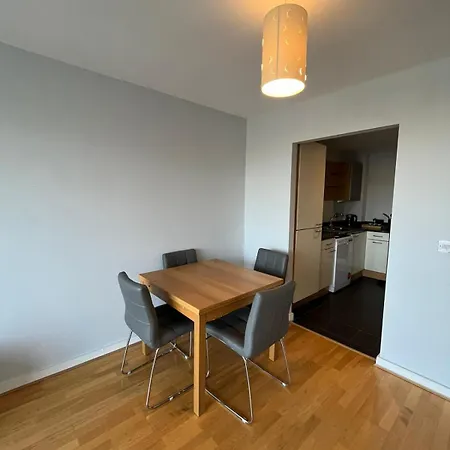 Charming One Bedroom In Grand Canal Square *