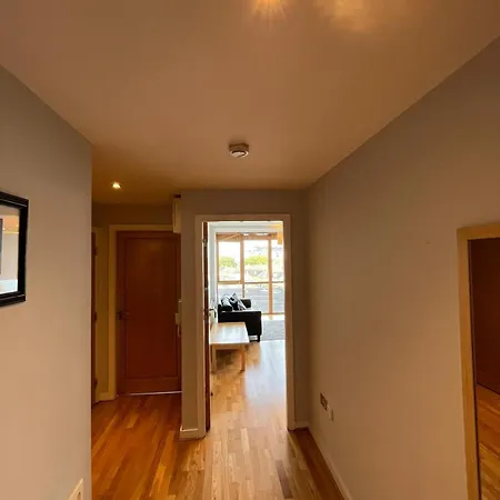 Charming One Bedroom In Grand Canal Square Apartment Dublin