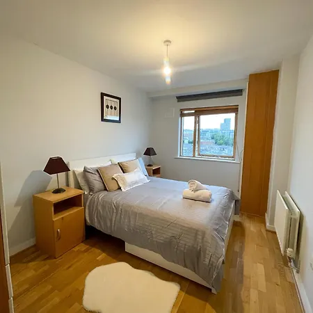 Charming One Bedroom In Grand Canal Square * Dublin