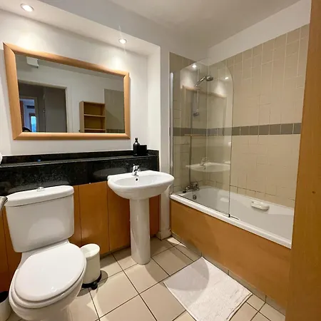 Charming One Bedroom In Grand Canal Square Dublin