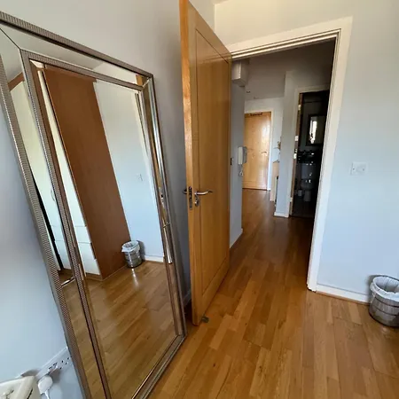 Apartment Charming One Bedroom In Grand Canal Square Dublin